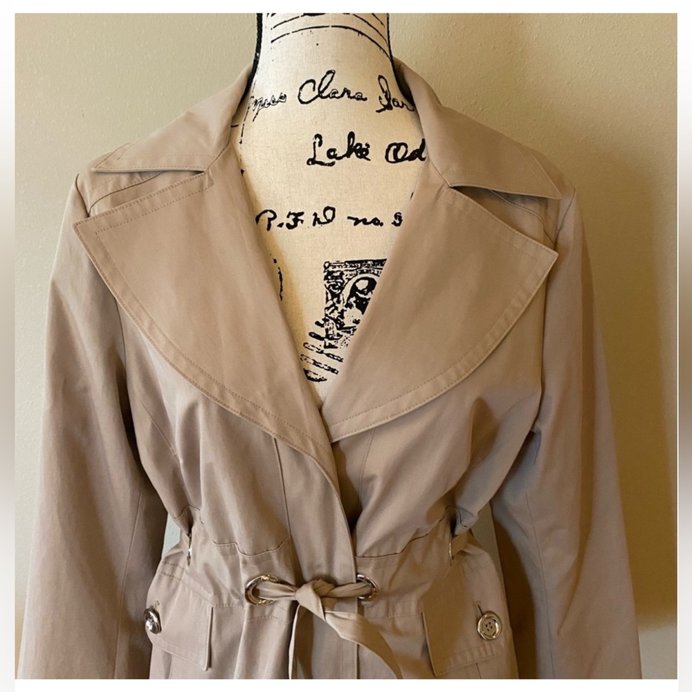 MICHAEL Michael Kors Raincoat Size Medium - Picture 9 of 9